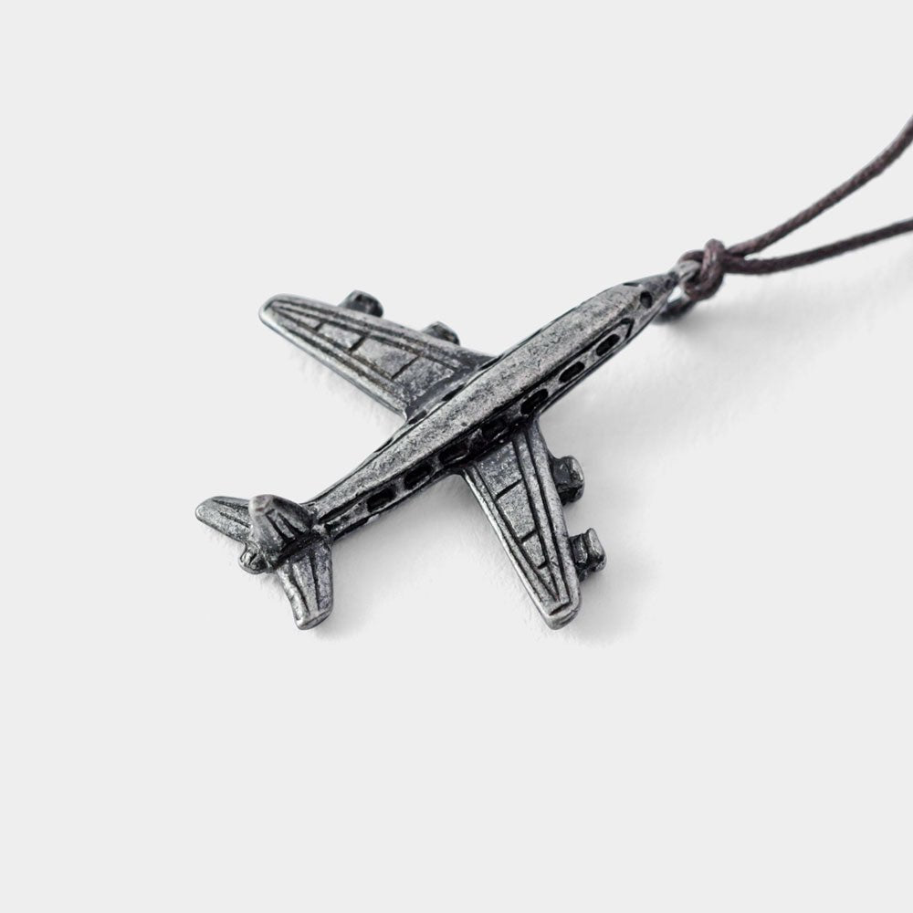 Pendentif avion en métal TF
