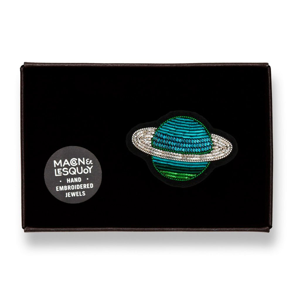 Saturno Broche Hecho a Mano