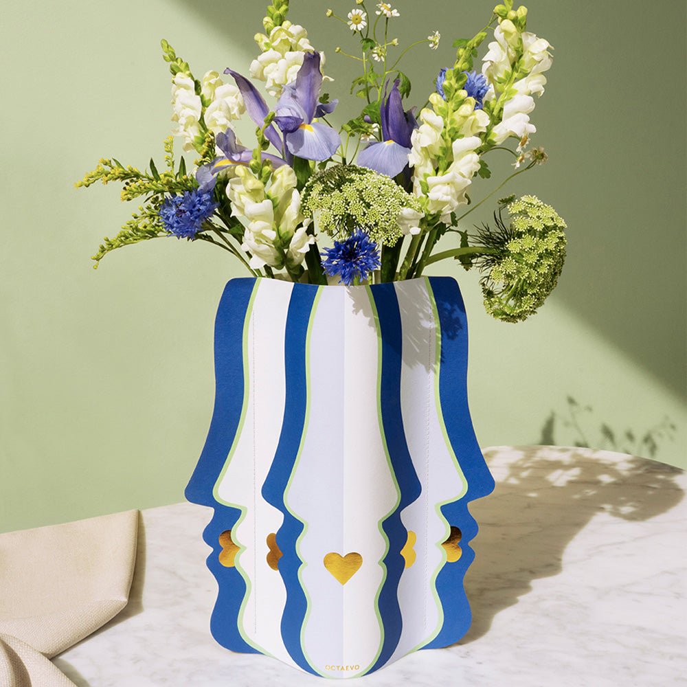 Vase en papier baiser
